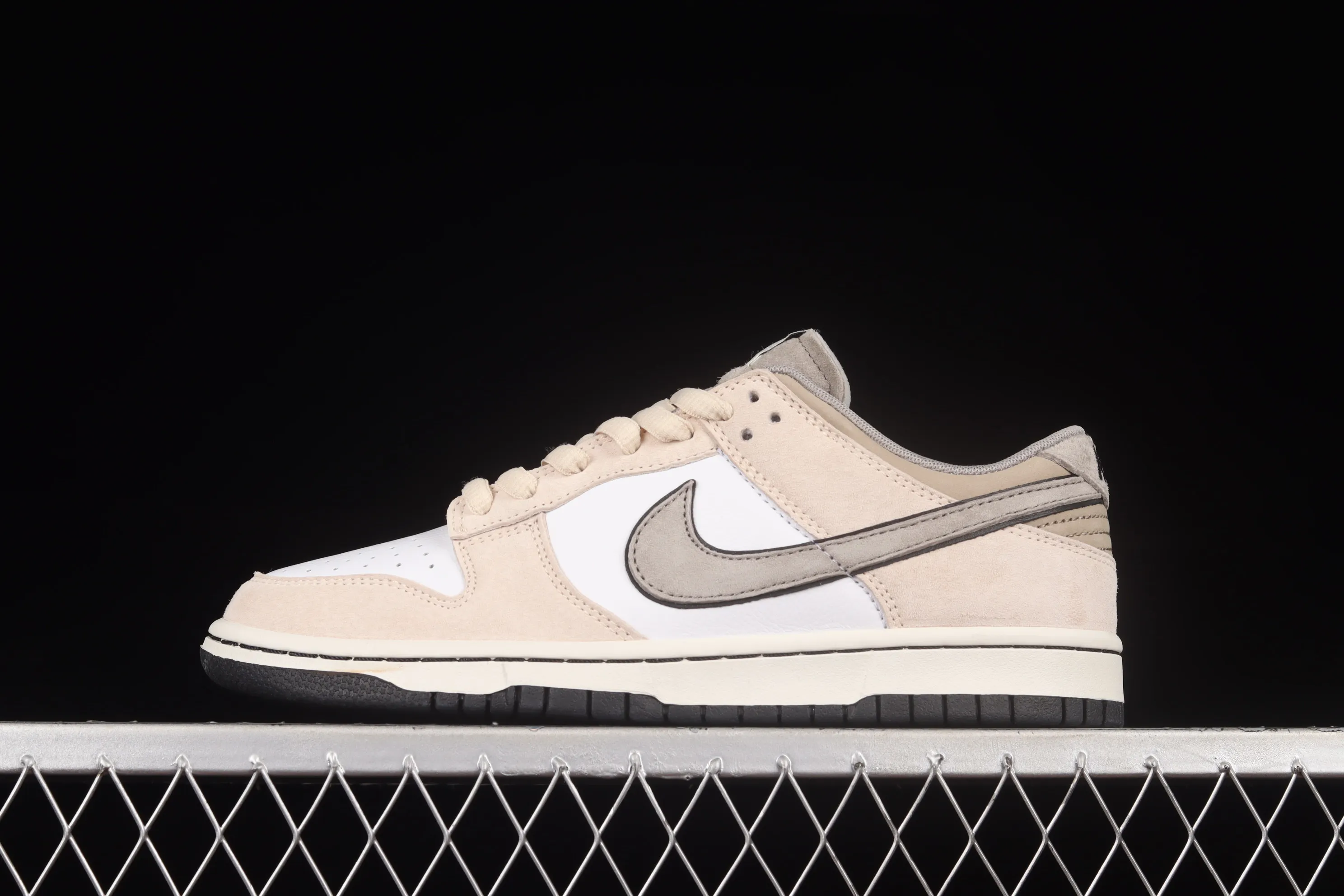 All Categories Nk SB Dunk Series Nk SB Dunk Low Low-top sneakers Otomo Katsuhiro x NK SB Dunk Low "Steamboy OST" Otomo Katsuhiro co-branded SB low-top sports and leisure sneakers LF0039-008